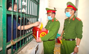 Những cử tri "đặc biệt" trong ngày bầu cử ở Nghệ An, Hà Tĩnh
