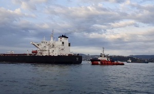 Tàu chở dầu khổng lồ mất lái, eo biển Bosphorus ngừng hoạt động
