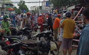 TP.HCM phong tỏa bãi xe 397 Đinh Bộ Lĩnh: Người dân tụ tập đông nghẹt để lấy hàng hóa