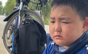 Bố bắt con trai 8 tuổi đạp xe 150 cây số trong 3 ngày để về nhà ngoại, nhìn hành trình của hai bố con mà ai cũng nể