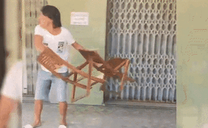 Đà Nẵng: Ngồi vỉa hè không đeo khẩu trang, người đàn ông còn vác ghế đánh công an