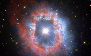 "Mắt quỷ" lọt vào kính thiên văn Trái Đất: Tiến hóa thành quái vật vũ trụ