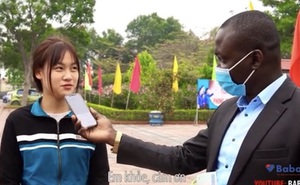 Học trò đáp 1 câu siêu lầy khi bị thầy giáo Tây hỏi 'How old are you?', giáo viên Tiếng Anh nghe thấy chắc ấm ức lắm!