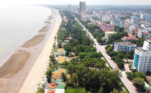 Tháo dỡ hàng trăm ki-ot, trả lại bãi biển "đẹp nhất Bắc Trung Bộ" cho người dân