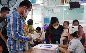 TPHCM: Nhân viên y tế nghỉ việc tăng vọt lên gần 1.300 người