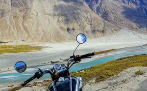 Chạy xe máy dưới núi tuyết Ladakh và kỷ niệm lạc đường trong đêm của travel blogger Việt