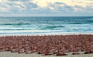 Hơn 2.500 người chụp ảnh khỏa thân trên bãi biển Australia