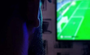 Người đàn ông bị liệt mặt do thức đêm xem World Cup 2022