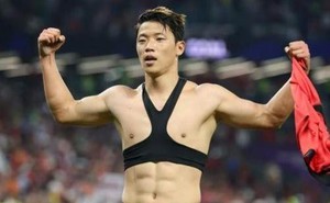 Chiếc áo lót theo dõi GPS của cầu thủ Hàn Quốc