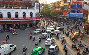 Người Việt mua 300.000 ô tô mỗi năm: Vì sao ô tô Việt Nam mãi chưa rẻ?