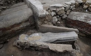 Phát hiện mộ cổ và quan tài bằng chì bên dưới Nhà thờ Đức Bà Paris