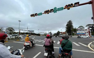 Cảnh trái ngược ở Đà Lạt dịp lễ: Trung tâm thành phố vắng tanh, khu lân cận lại đông nghịt