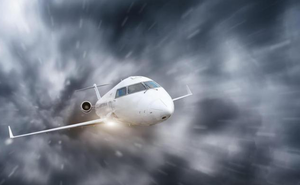 Làm thế nào mà động cơ phản lực của máy bay có thể hoạt động trong mưa lớn và băng giá?
