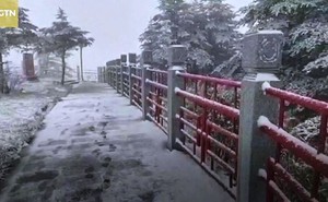 Cảnh tượng tuyết rơi mùa hè hiếm thấy ở Trung Quốc
