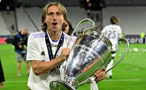 Modric gia hạn hợp đồng với Real Madrid sau chiến tích Champions League