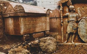 Tìm thấy quan tài bằng đá chứa hài cốt nghìn năm: Tiết lộ bí mật "người bảo vệ hoàng đế"