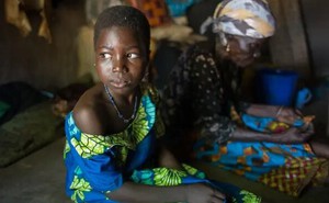 Cuộc sống nơm nớp của những đứa trẻ 'phù thuỷ' tại châu Phi