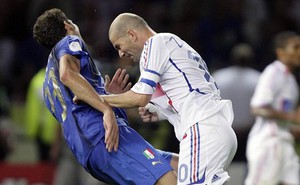 Zidane tiết lộ bến đỗ tương lai, số 5 định mệnh và đằng sau cú húc đầu tại World Cup 2006