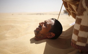 Bỏ tiền triệu để được tắm cát trần bỏng rát giữa sa mạc Sahara: Trải nghiệm cực hot