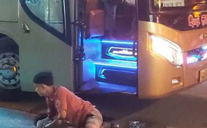 CLIP: Tài xế xe khách bị đâm gục ở TP HCM