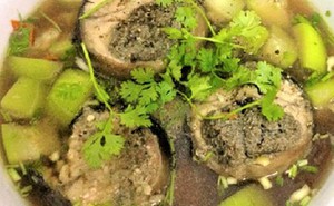 Ngọt mát tô canh bầu nấu cá trê