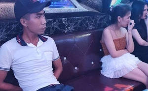 Bắt nhóm nam thanh nữ tú bay lắc trong quán karaoke