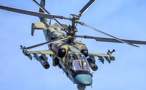 Apache đa dụng, K-52 hỏa lực mạnh: Trực thăng nào xuất sắc hơn?