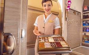 Hãng bay quốc tế phục vụ trứng cá muối, rượu champagne để thu hút khách nhà giàu