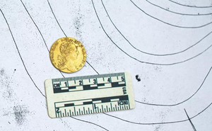Mỹ: Tìm thấy đồng xu vàng quý hiếm trong ngôi mộ tập thể của lính đánh thuê