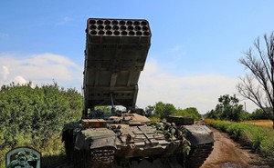 Nga tiến công trên toàn vòng cung chiến tuyến Donetsk