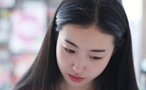 Đến bệnh viện thăm chị gái, thấy hộp cơm trên bàn mà tôi xót xa