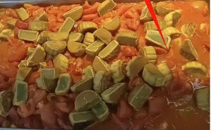 Giật mình với món bánh trung thu xào cà chua, vừa lên quầy đã "cháy hàng" trong vài phút