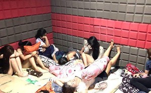 Hàng chục nam, nữ bay lắc trong phòng cách âm