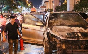 Hà Nội: Ô tô đang chạy trên đường bỗng bốc cháy dữ dội