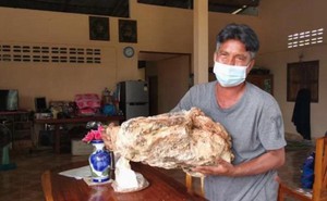 Người đàn ông ra biển phát hiện khối "vàng nổi" nặng 30kg liền báo cảnh sát: Báu vật hơn 30 tỷ đồng xuất hiện