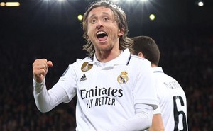 Dẫn trước 2-0, Liverpool vẫn bị Real Madrid 'vùi dập' trong mưa bàn thắng ngay tại Anfield