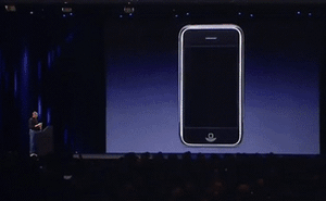 1 chiếc "iPhone trong két" lại vừa được bán, liệu có phá kỷ lục 100 lần giá trị ban đầu?