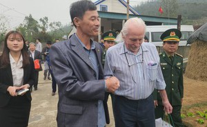 Cựu binh Mỹ trao trả cuốn nhật ký cho gia đình liệt sĩ Cao Văn Tuất