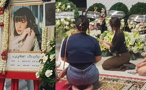 Hình ảnh trong lễ tang của nữ ca sĩ 20 tuổi gây xót xa