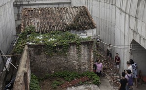Chủ nhà cương quyết không di dời dù được đền bù hào phóng, 10 năm sau hối hận không kịp