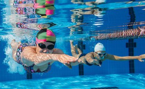 Sở thích bơi lội ngày hè khiến người phụ nữ gặp vấn đề sức khỏe nghiêm trọng