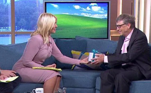 Bill Gates tặng nữ MC 1 tấm séc và bảo cô điền bao nhiêu tiền tùy thích: Bài học thấm thía từ vị tỷ phú U70!