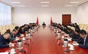 Trung Quốc: Ngủ gật trong cuộc họp, lãnh đạo doanh nghiệp được yêu cầu đứng tại chỗ kiểm điểm