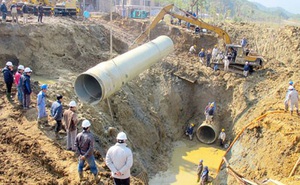 Đường ống nước sạch sông Đà lại gặp sự cố, phải ngừng cấp nước