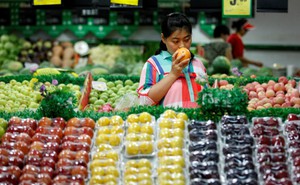 Giữa chiến tranh thương mại, người Trung Quốc than khổ vì phải tốn nhiều tiền để no bụng