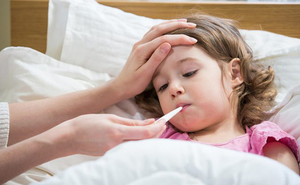 Làm gì khi trẻ bị sốt: Cha mẹ có con nhỏ nên biết sớm những phương pháp làm mát vật lý này