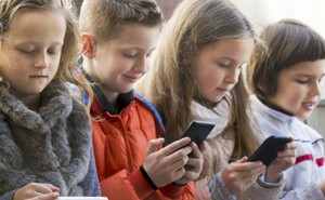 9 tác hại nghiêm trọng của smartphone đối với trẻ em mà cha mẹ ít ngờ tới