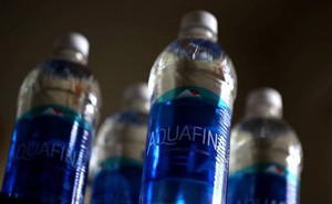 PepsiCo sẽ sử dụng nhựa tái chế làm chai đựng nước uống để giảm thiểu rác thải nhựa ngoài môi trường