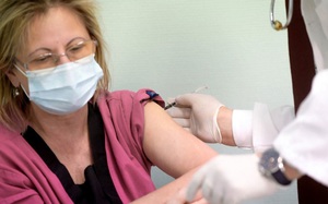 CNN: Tại sao vẫn bị nhiễm Covid-19 sau khi tiêm vắc xin? Các chuyên gia đưa ra 5 lý do