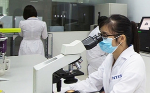 Người đàn ông có với vợ hai con, 10 năm sau mới biết mình vô sinh